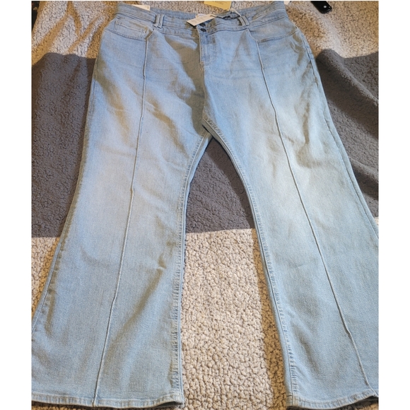 Flare Jeans - Picture 2 of 6